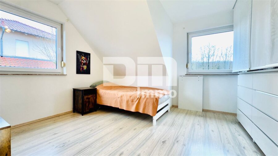 (R)eserviert!Modernes Wohnerlebnis mit großer Terrasse + Carport - OG / DG Kind 1